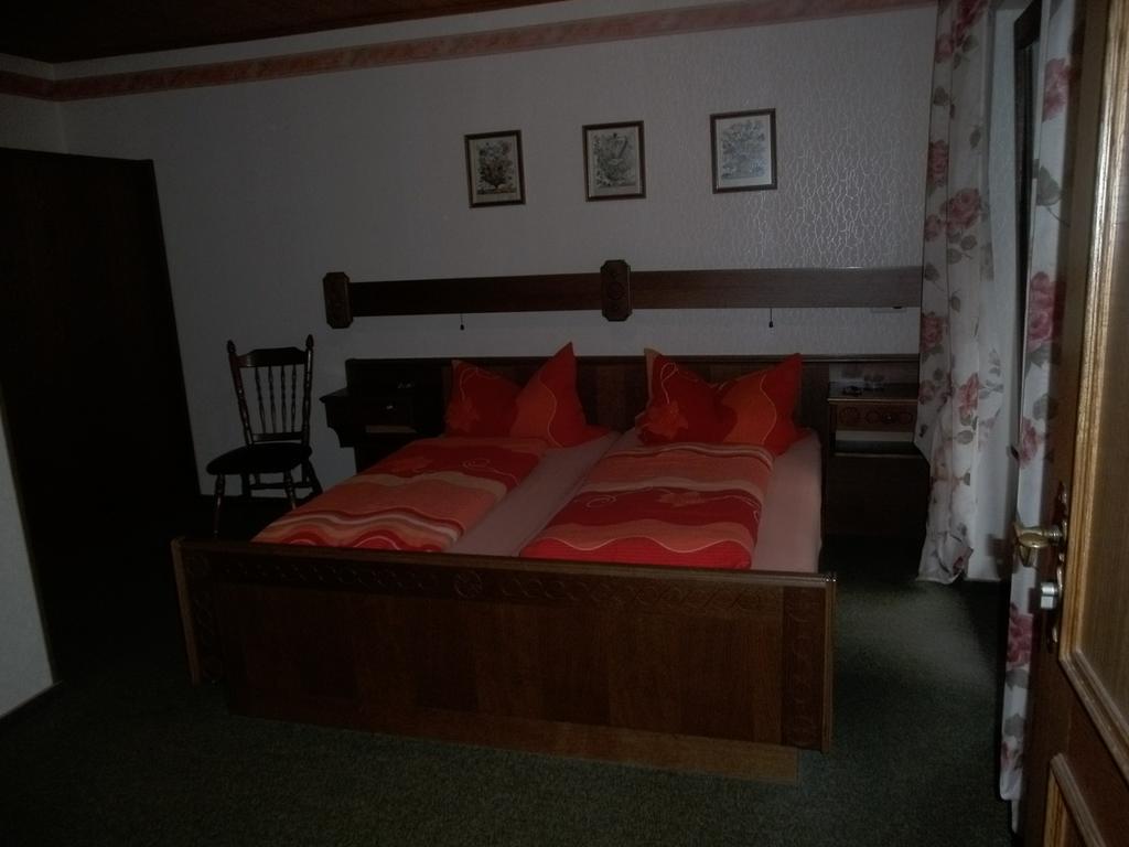 Pension Waldfrieden Maring-Noviand Ruang foto