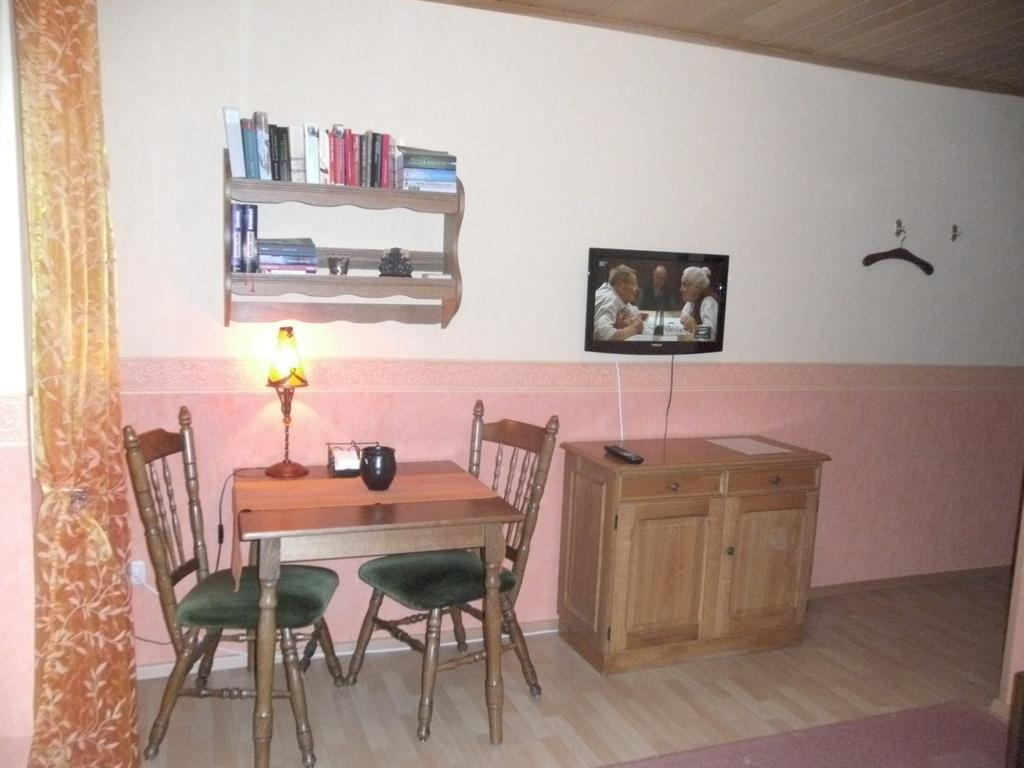 Pension Waldfrieden Maring-Noviand Ruang foto